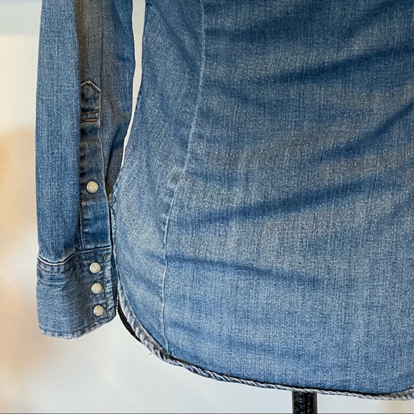 Levi's Tailored Fit Long Sleeve Denim Pearl Snap Shirt Women’s Sz XS Jean Cotton - Picture 7 of 8